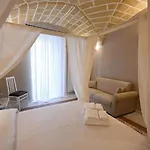 Laura - Luxury Frühstückspension 3*