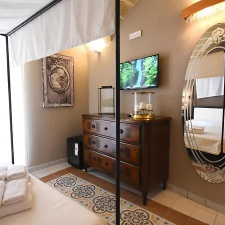 فندق مبيت وإفطار Laura - Luxury غالّيبولي