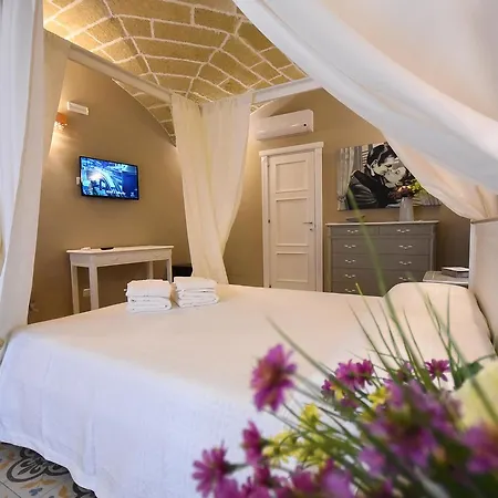 Laura - Luxury 3*