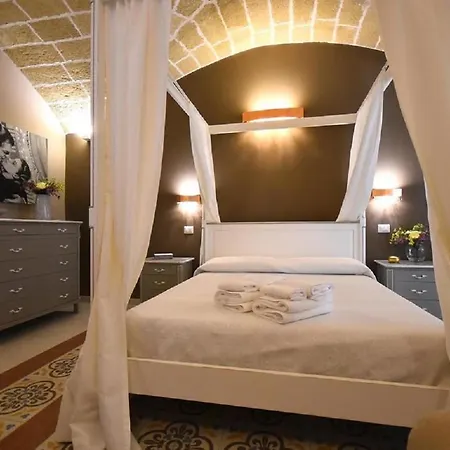 Laura - Luxury 2*