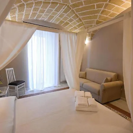 Laura - Luxury Couette-café 3*